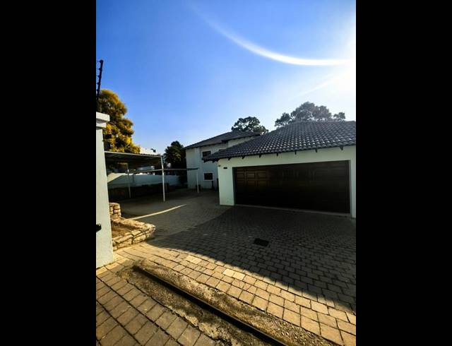 4 BEDROOM HOUSE FOR SALE IN BRYANSTON